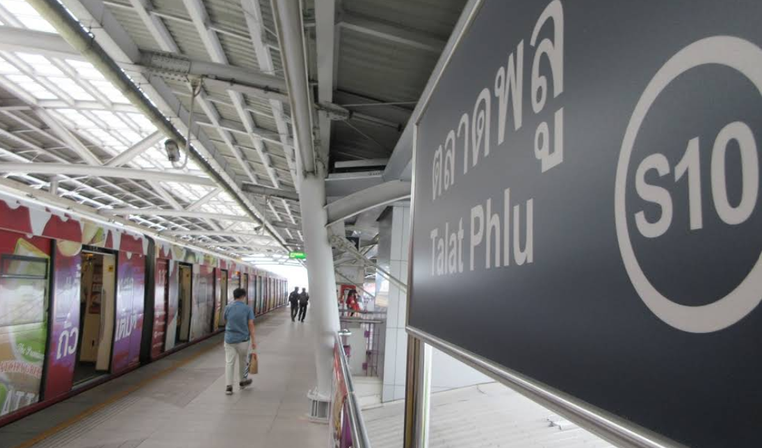 BTSタラートプルー駅 集合